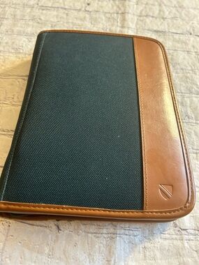 MEAD-CAMBRIDGE VINTAGE DARK GREEN/CARMEL ZIP AROUND PLANNER BACK POCKET